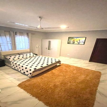 Detouz Lodging Apartamento Acra Exterior foto