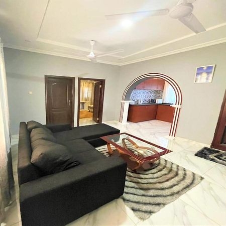 Detouz Lodging Apartamento Acra Exterior foto