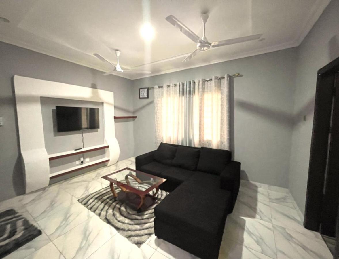 Detouz Lodging Apartamento Acra Exterior foto
