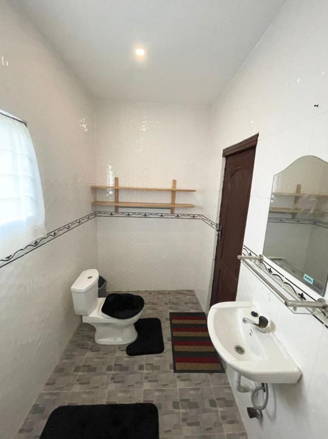 Detouz Lodging Apartamento Acra Exterior foto