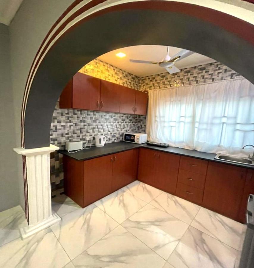 Detouz Lodging Apartamento Acra Exterior foto