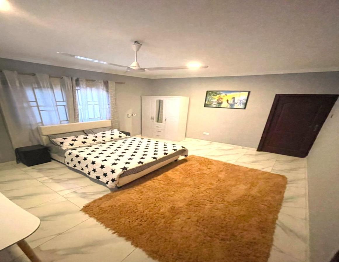 Detouz Lodging Apartamento Acra Exterior foto