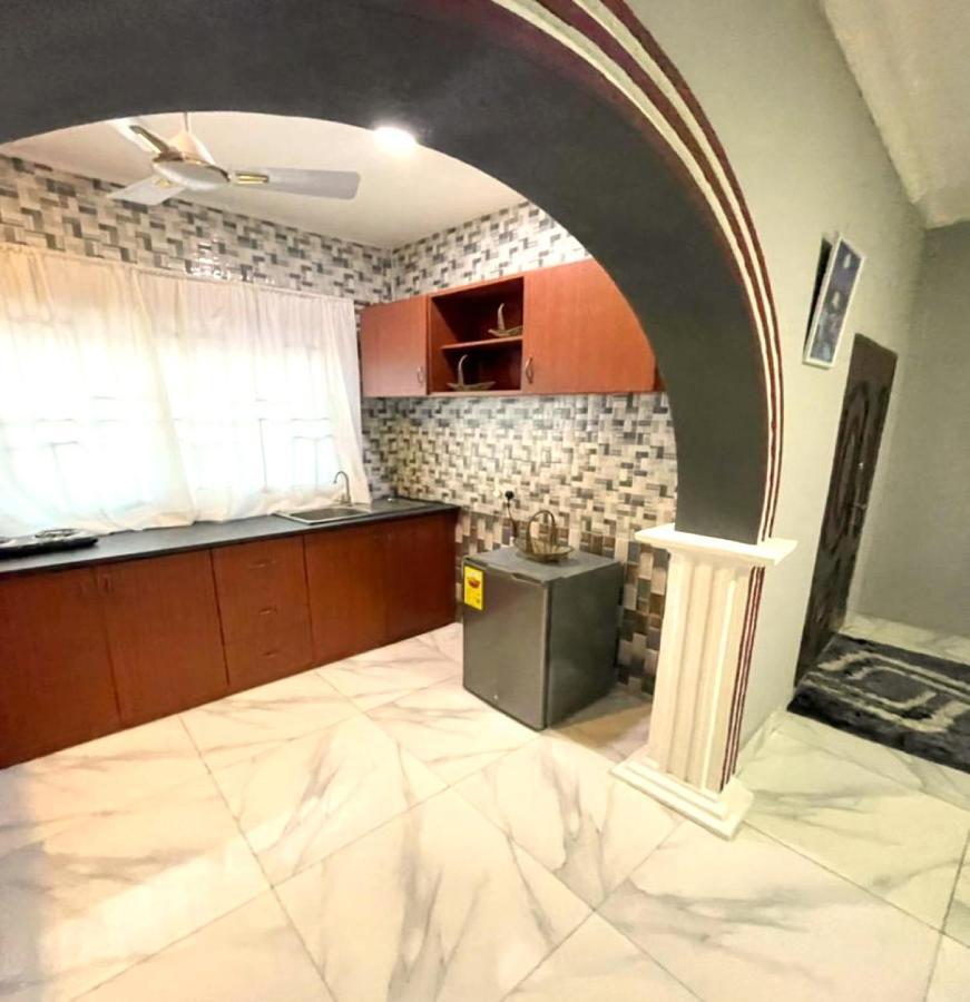 Detouz Lodging Apartamento Acra Exterior foto