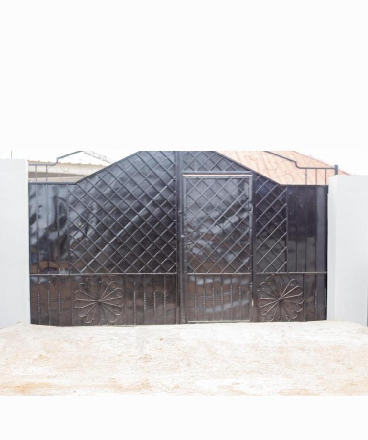 Detouz Lodging Apartamento Acra Exterior foto